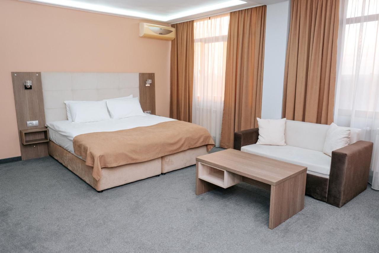 Hotel Tundzha - Renovated! Ямбол Экстерьер фото