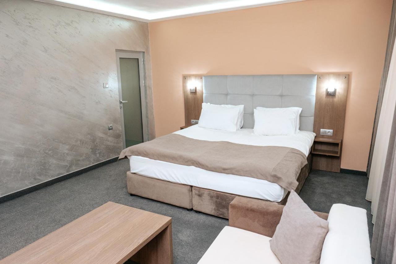 Hotel Tundzha - Renovated! Ямбол Экстерьер фото