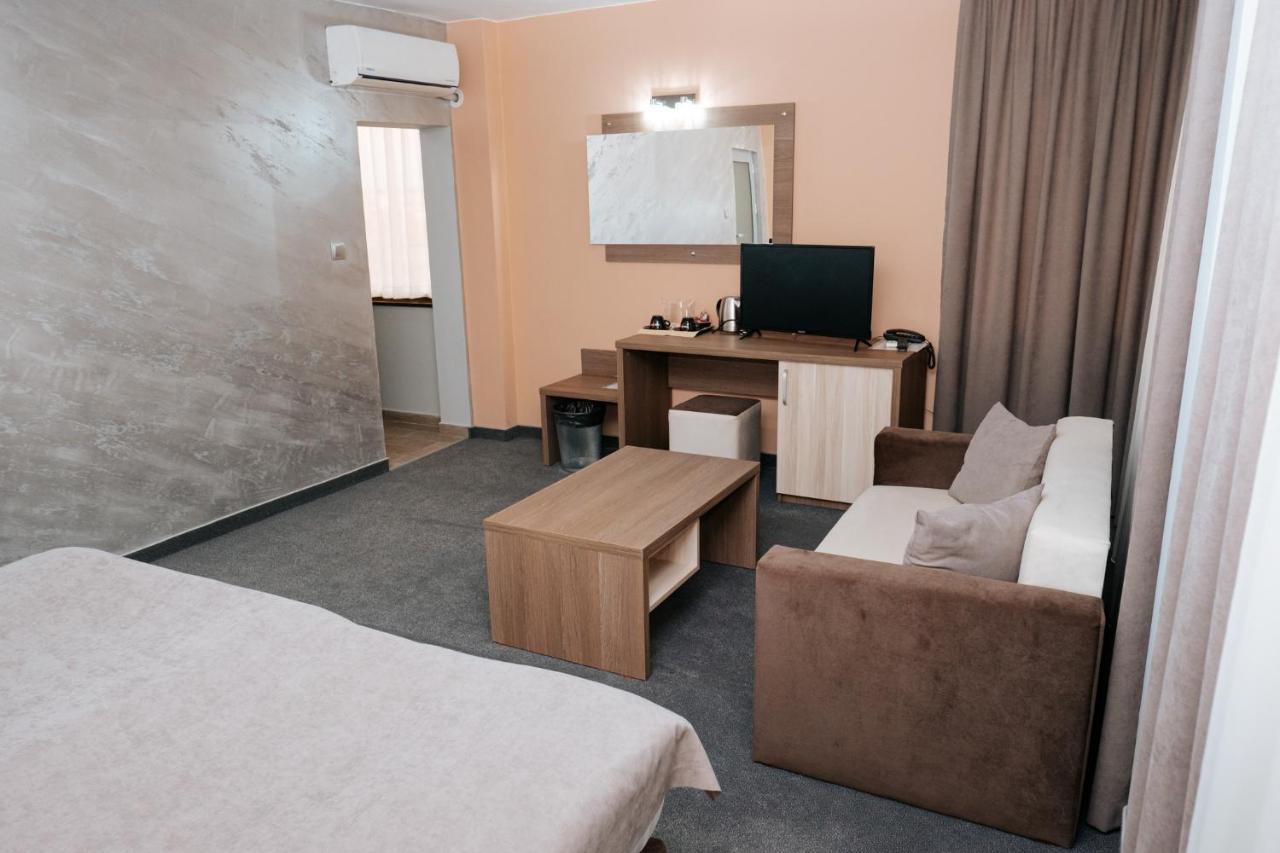 Hotel Tundzha - Renovated! Ямбол Экстерьер фото
