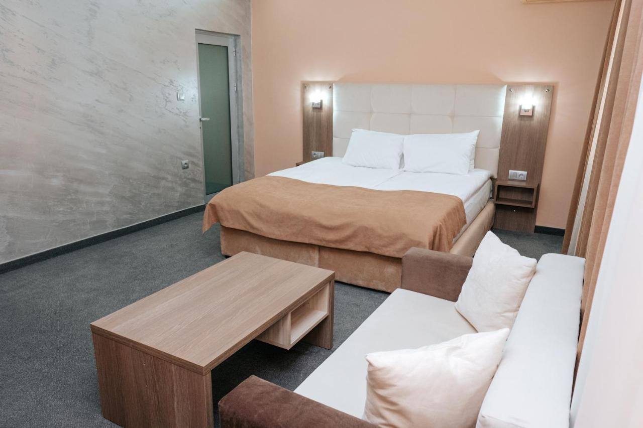 Hotel Tundzha - Renovated! Ямбол Экстерьер фото