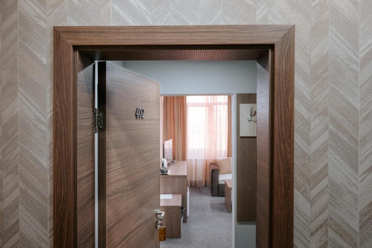 Hotel Tundzha - Renovated! Ямбол Экстерьер фото